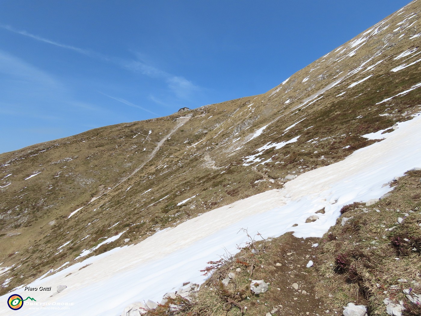 47 E qui pesto un po' di neve.JPG